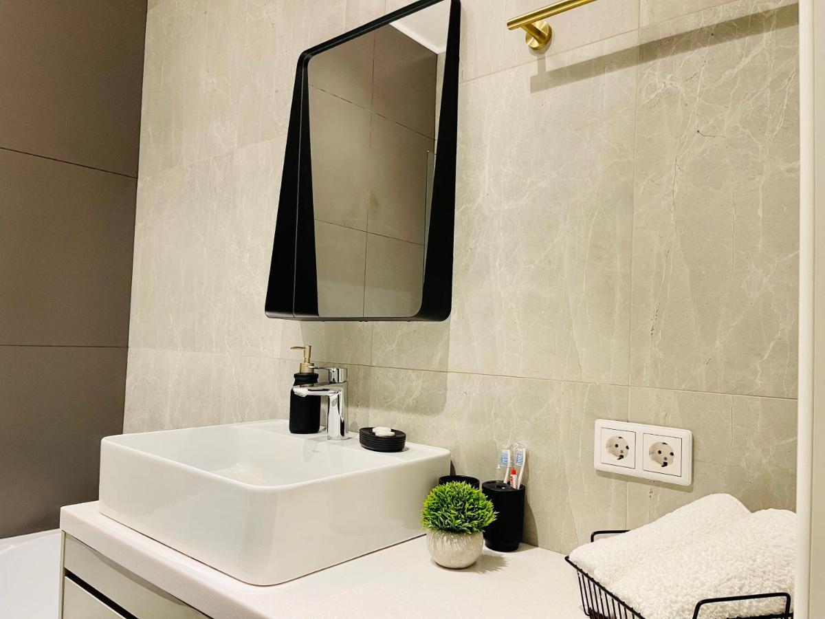 Уютная Стильная Квартира Возле Центрального Парка Горького! Appartamento Almaty Esterno foto
